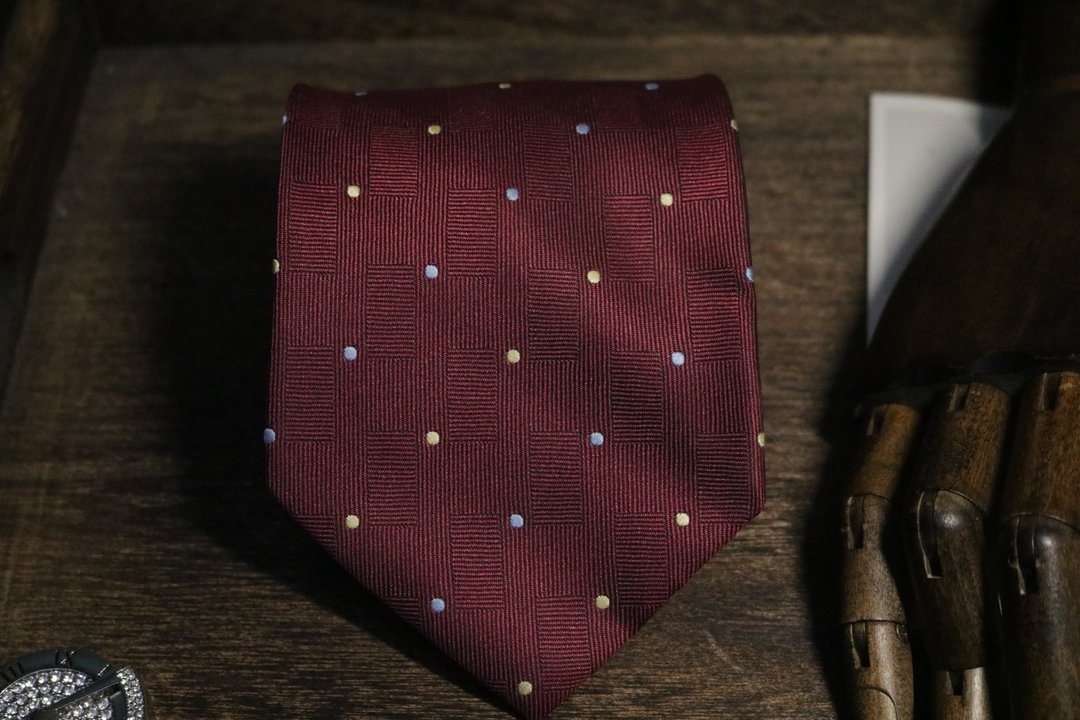 酒红色波点真丝领带/婚礼新郎伴郎necktie - 领带/领带夹 - 丝．绢 红色