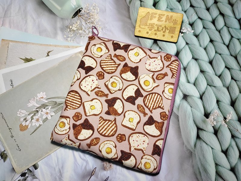猫咪系列-日本棉布粉面包甜点猫咪L型拉链袋加铺棉-电子书保护套 - 平板/电脑保护壳 - 棉．麻 