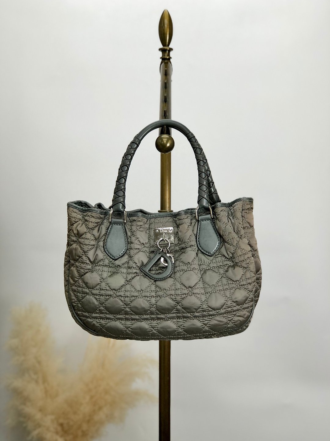 【VintageShop solo 日本直送中古包专卖店】Christian Dior Cannage 手提包 灰色 品牌标志吊饰 尼龙 皮革 复古 sbfih8 - 手提包/手提袋 - 尼龙 灰色