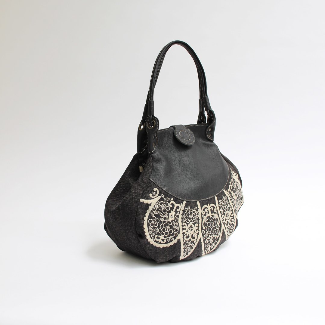 One color lace embroidery / drop tote bag - 手提包/手提袋 - 真皮 黑色