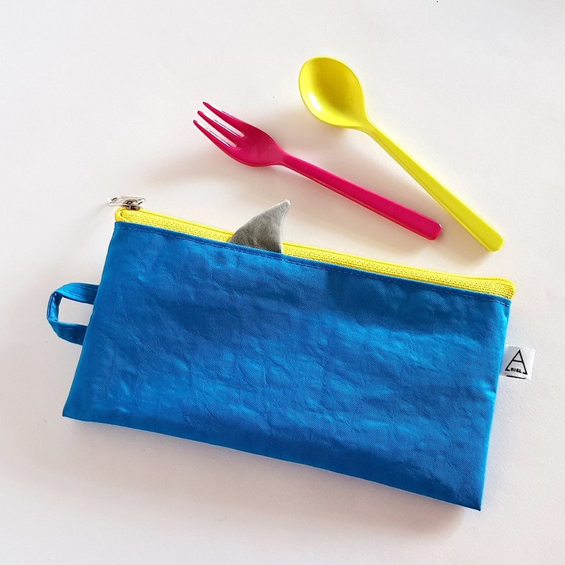 新铁灰鲨鱼鳍/鲨鱼来了环保餐具袋/宽/蓝海鲨鱼【礼物/送礼】 - 收纳用品 - 棉．麻 蓝色