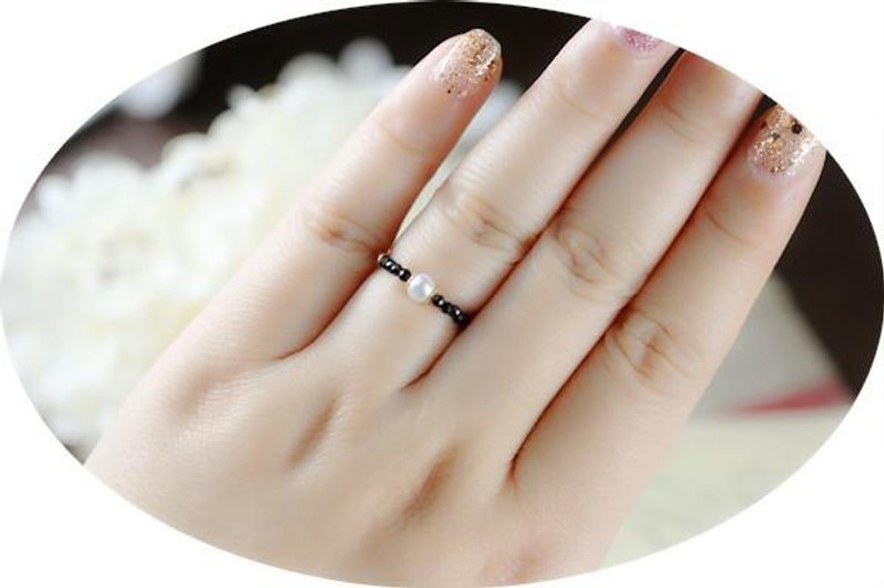 Black spinel and freshwater pearl chainring ring key ring - 戒指 - 宝石 黑色