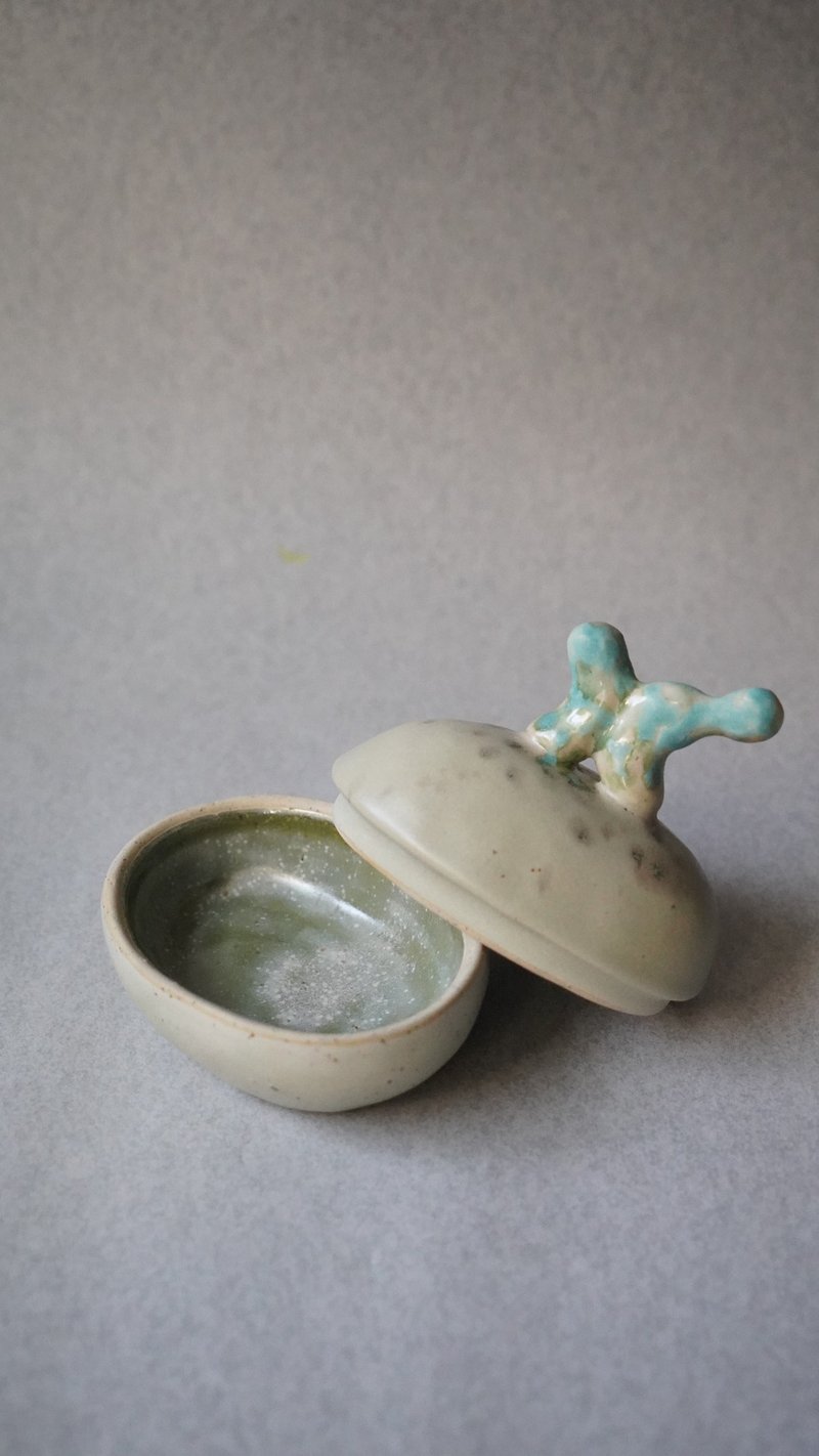 • 米粒出陶中 • 078 满是祝福 - 蝴蝶罐 - 收纳用品 - 陶 多色