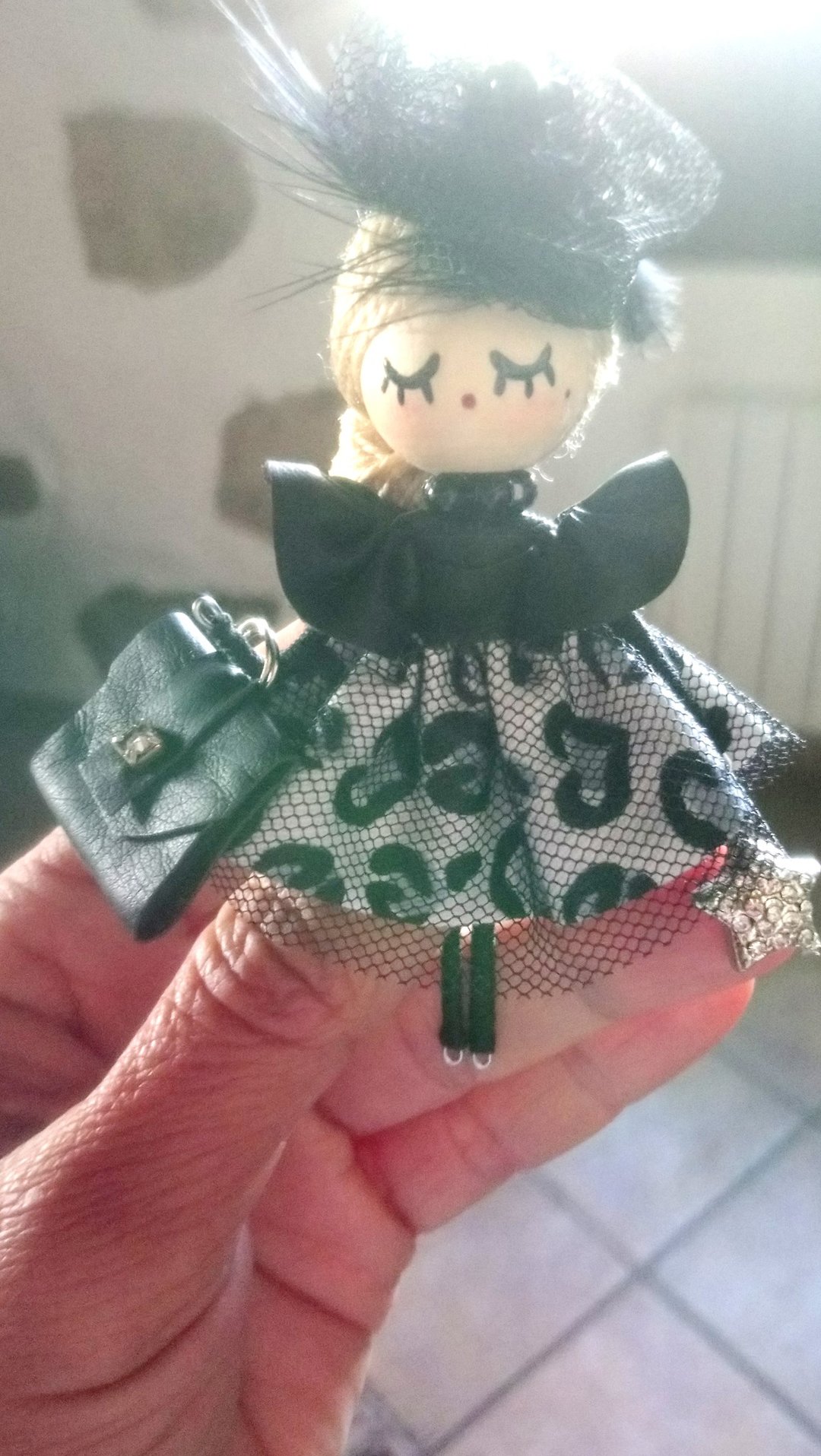 Brooch doll - 胸针 - 木头 黑色