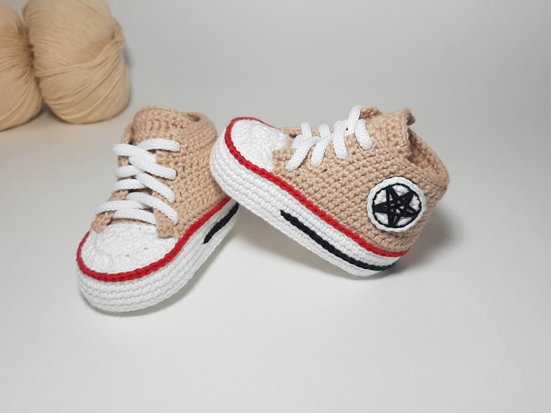 婴儿米色运动鞋男孩或女孩礼物，新生儿中性钩针短靴 - 婴儿鞋 - 棉．麻 金色