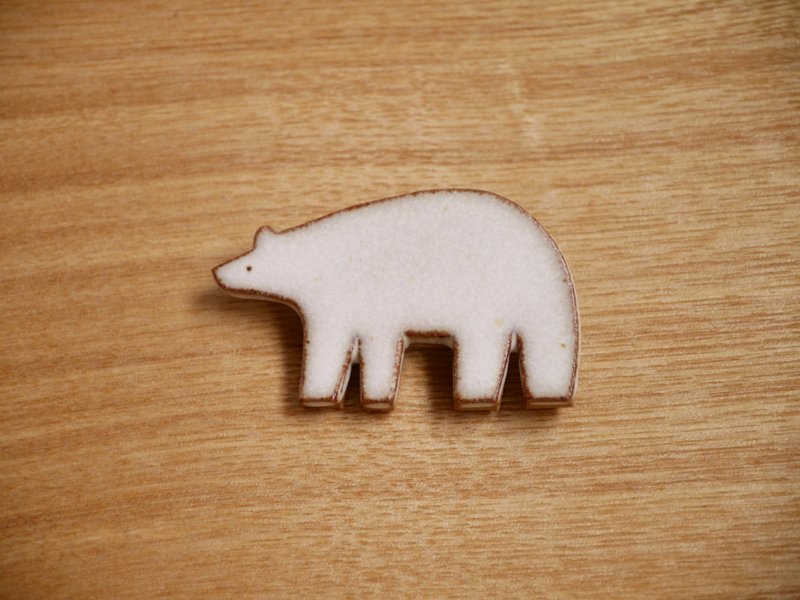 Porcelain polar bear brooch - 胸针 - 陶 白色