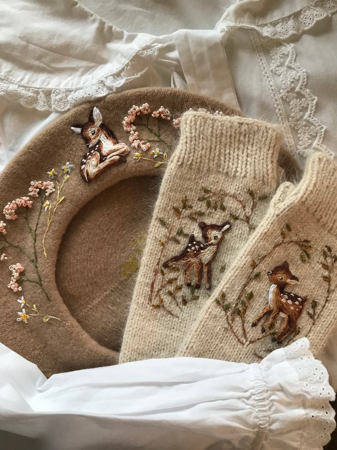 Embroidered french beret , fingerless mittens with foxes - 帽子 - 羊毛 绿色