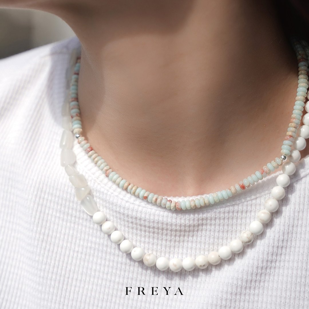 FREYA 白松石项链-月光石 能量水晶宝石 平静情绪 正能量心灵平衡 - 项链 - 纯银 