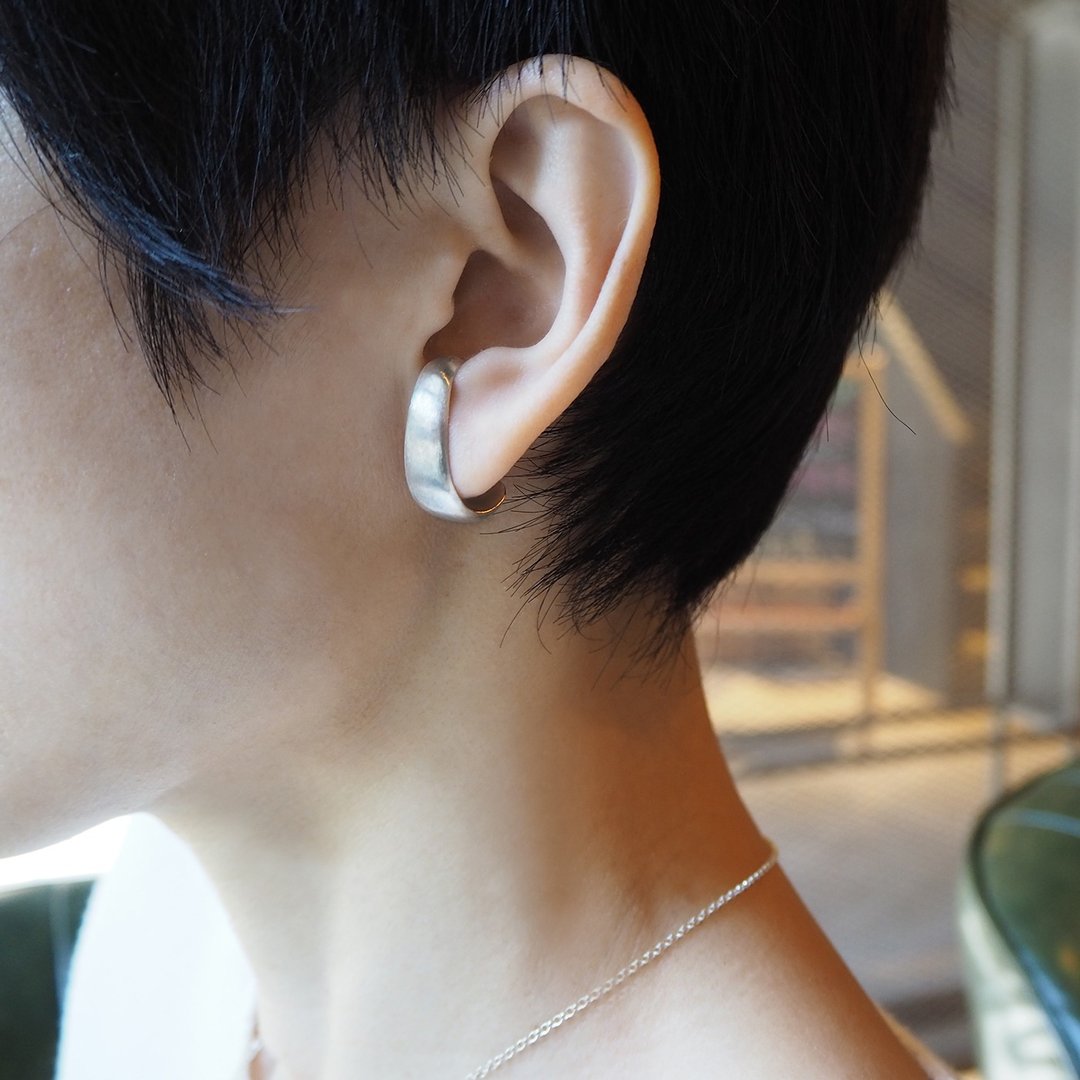 embrace earring_拥抱耳环 - 耳环/耳夹 - 银 银色