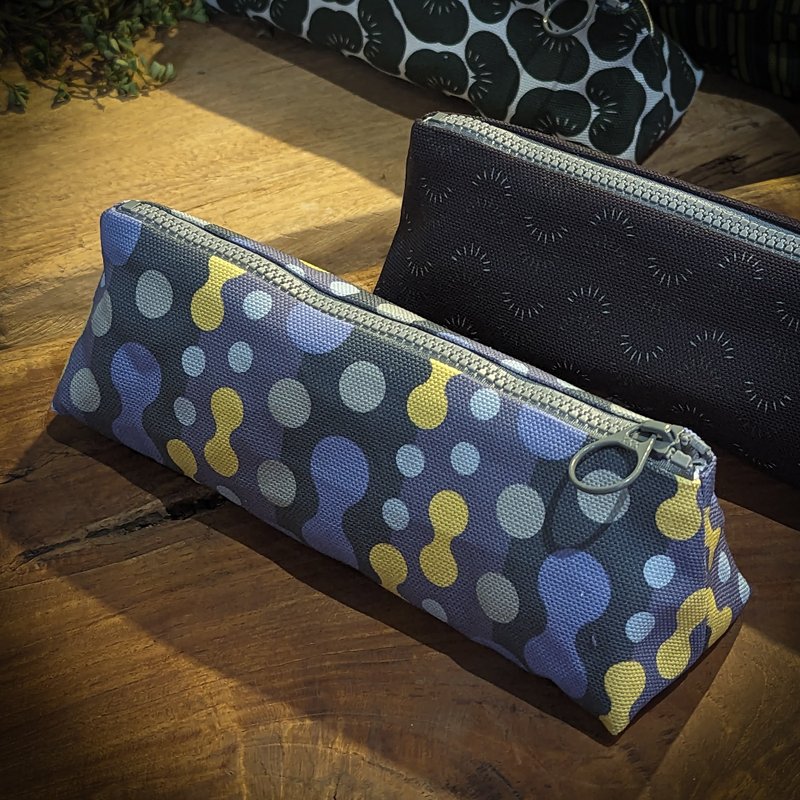 帆布印花笔袋-平仄紫 - 铅笔盒/笔袋 - 棉．麻 紫色