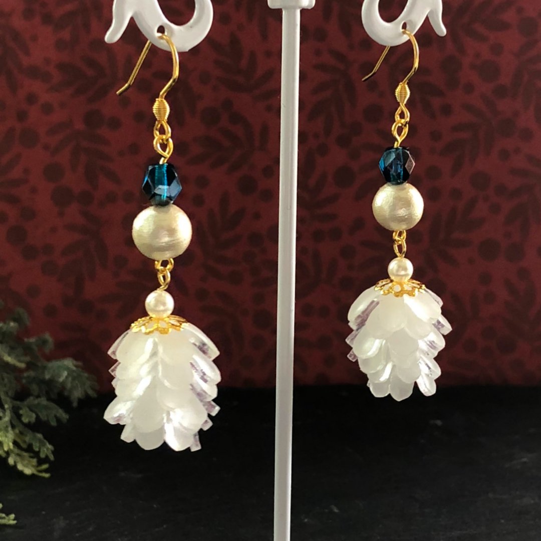 Shrink plastic Pinecone earrings (White) - 耳环/耳夹 - 塑料 白色