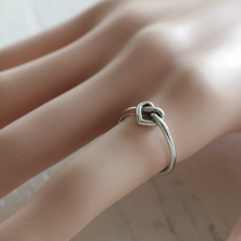 Heart love Knot Ring Promise凯尔特纯银925手工礼物送给她 - 戒指 - 其他金属 银色