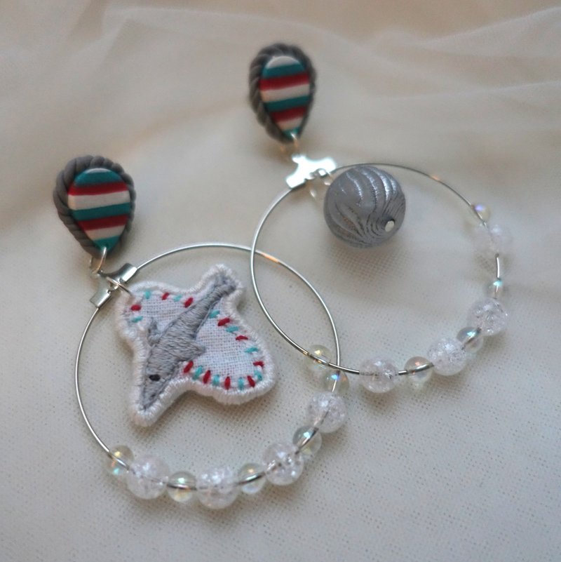 好奇海豚君手作耳环 - 耳环/耳夹 - 陶 银色