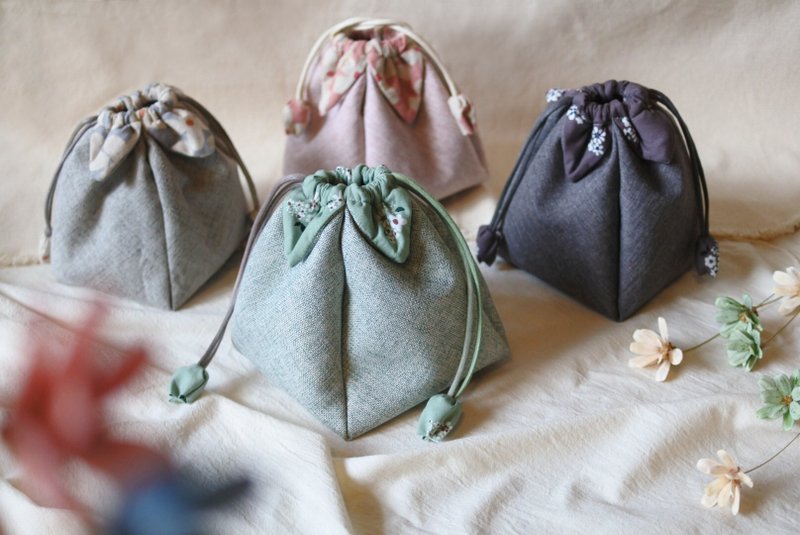 春日小花 / 小花苞束口袋 / 容器装饰 - 束口袋双肩包 - 棉．麻 