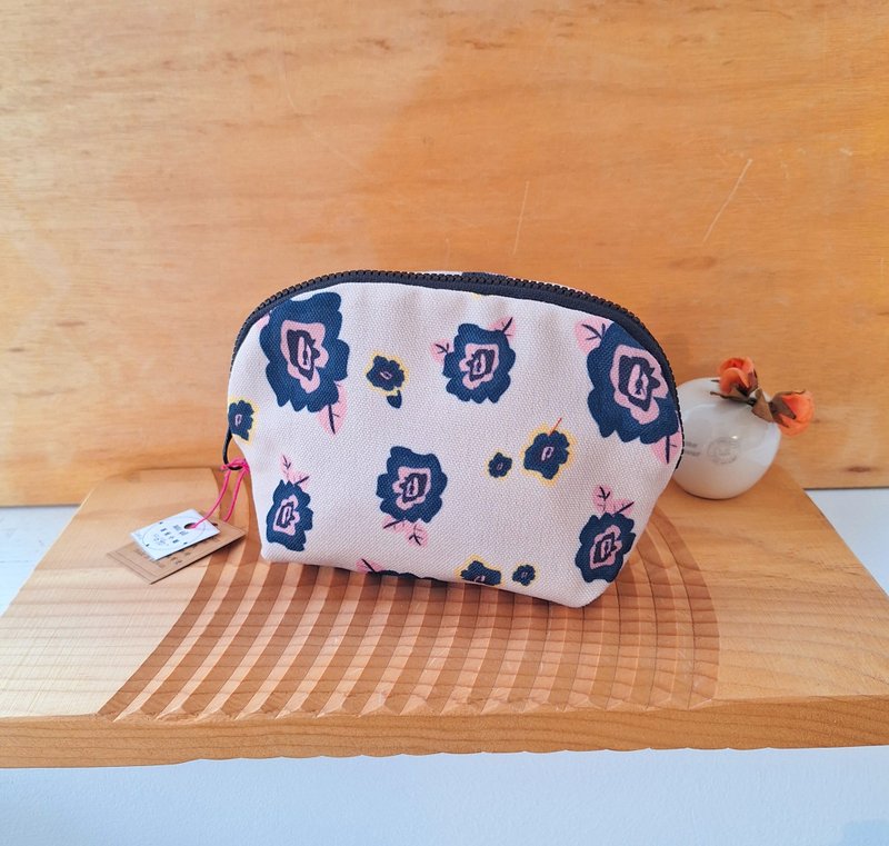 设计款印花化妆包-台湾欧洲花 - 化妆包/杂物包 - 聚酯纤维 