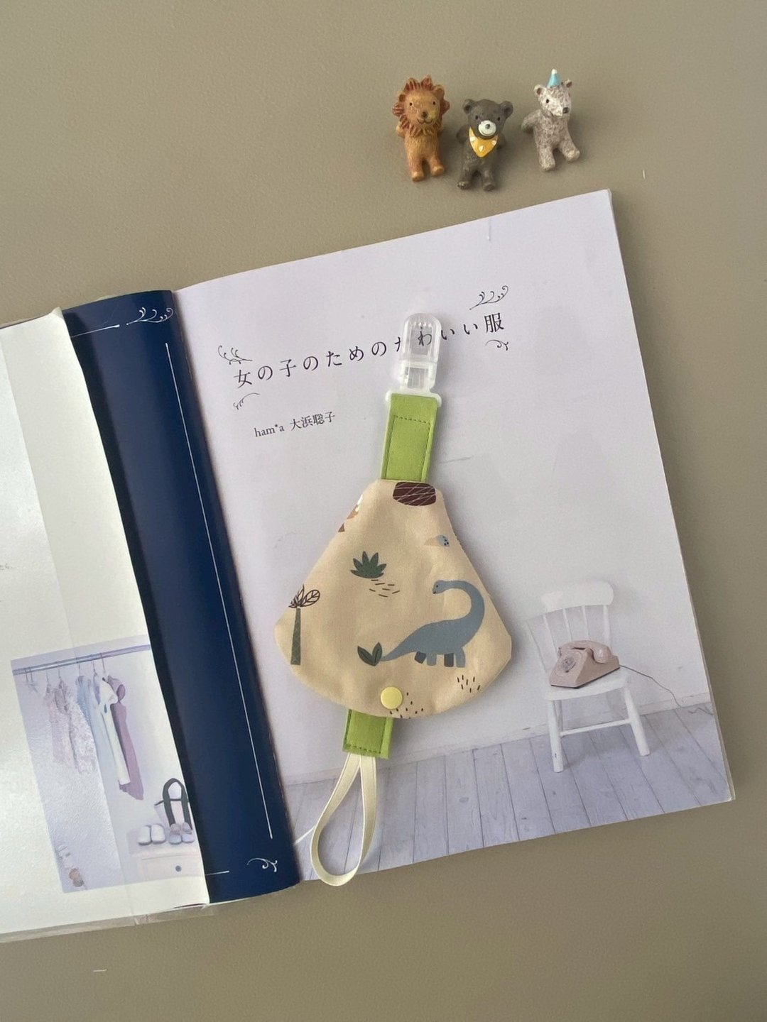奶嘴链奶嘴保护套  奶茶恐龙  手作婴儿用品 弥月礼 - 满月礼盒 - 棉 黄色