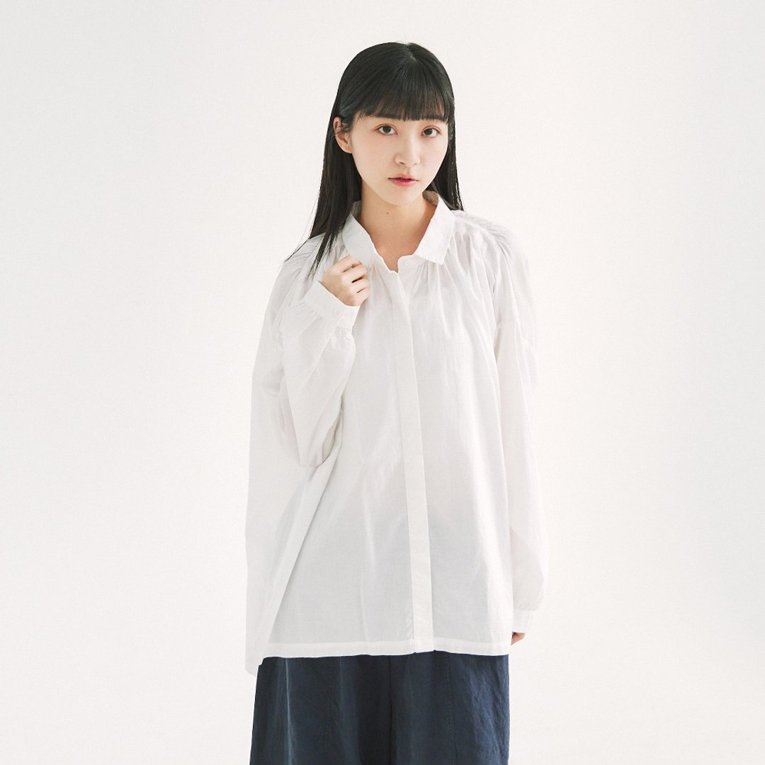【Simply Yours】肩褶皱宽松衬衫 白F - 女装 T 恤 - 棉 白色