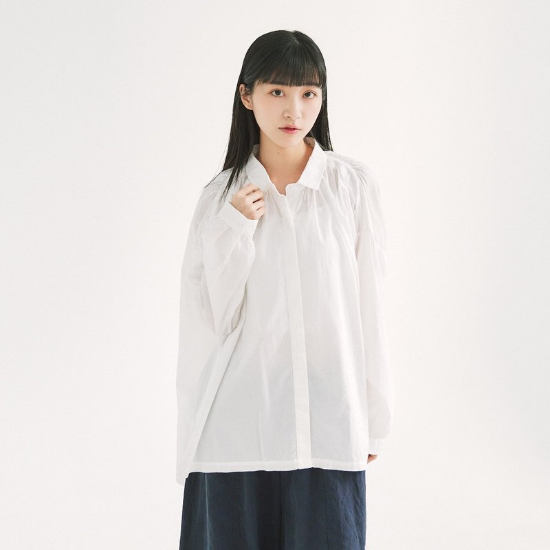 【Simply Yours】肩褶皱宽松衬衫 白F - 女装 T 恤 - 棉．麻 白色
