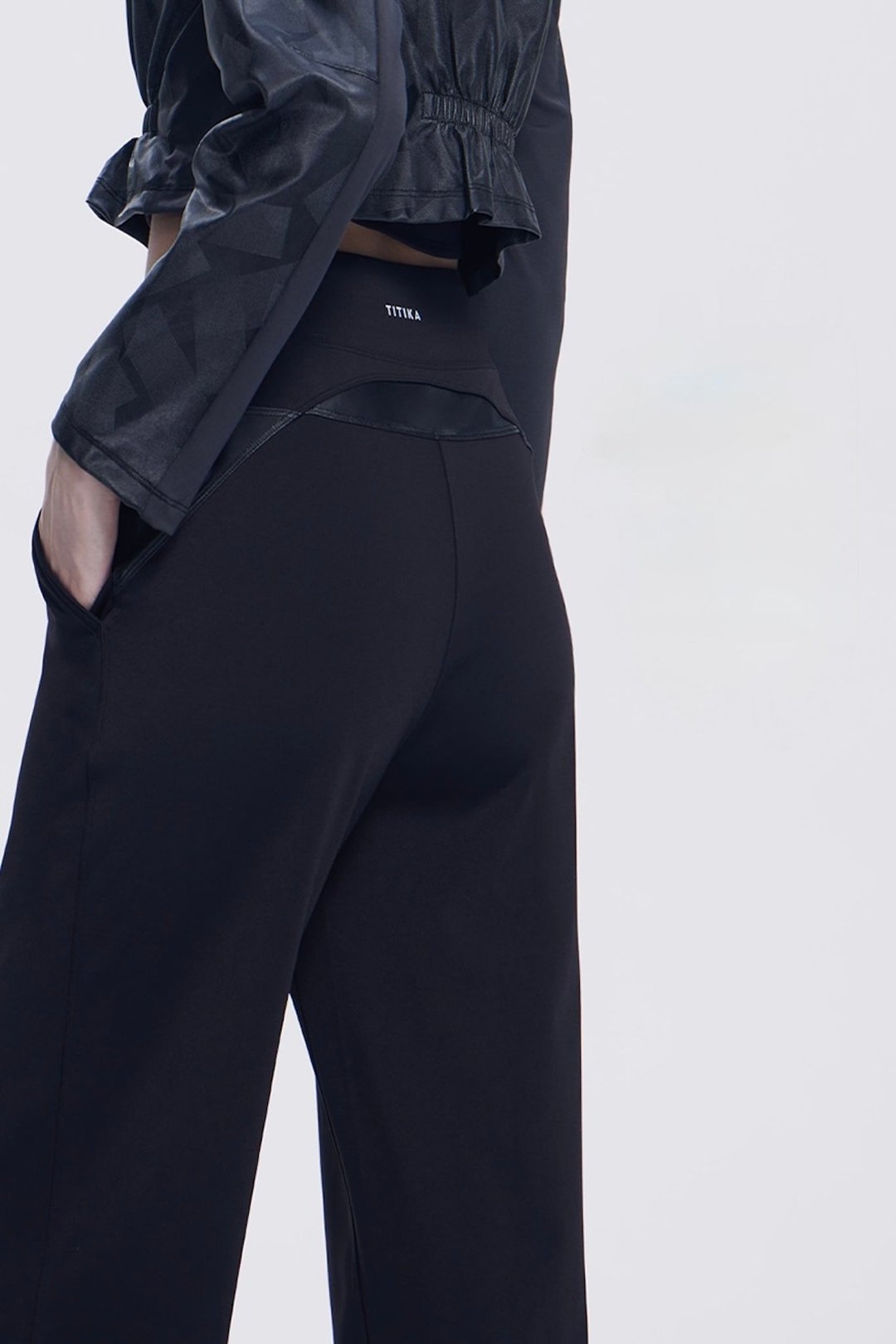 Eira Straight Pants - 女装运动裤 - 其他材质 