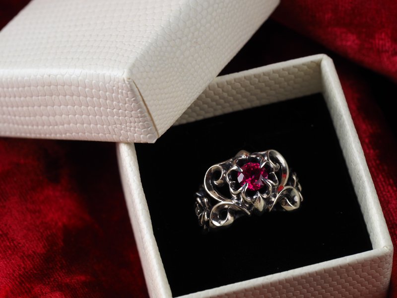 925纯银饰 歌德庞克单钻浮雕玫瑰雕花图腾戒指 戒围订制 钻色可换 - 戒指 - 纯银 银色