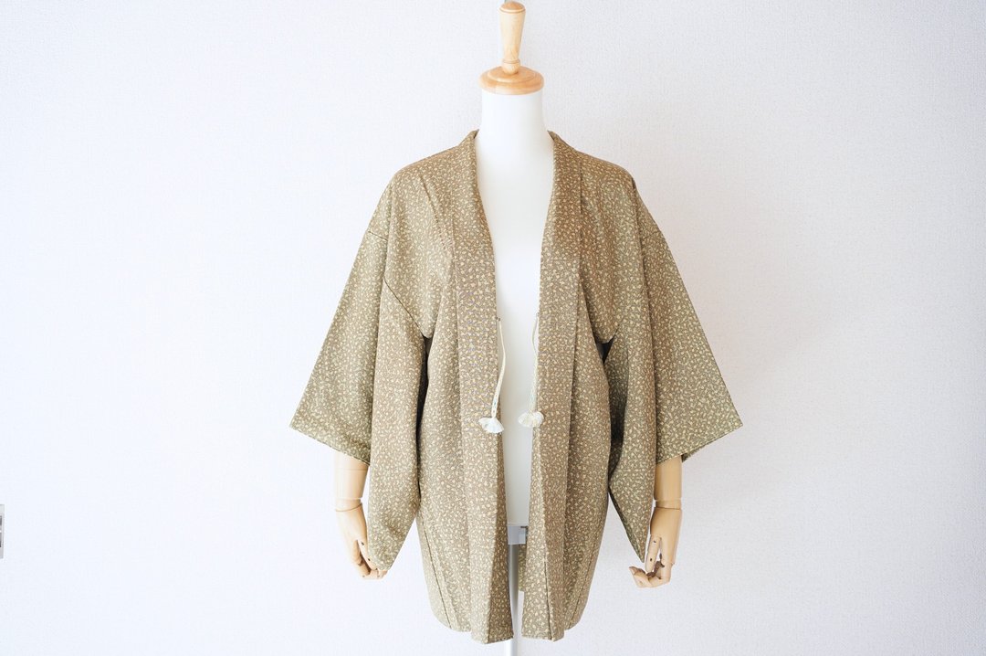 EXCELLENT condition/ Japanese silk kimono, Khaki kimono, short kimono /4731 - 女装休闲/机能外套 - 丝．绢 卡其色
