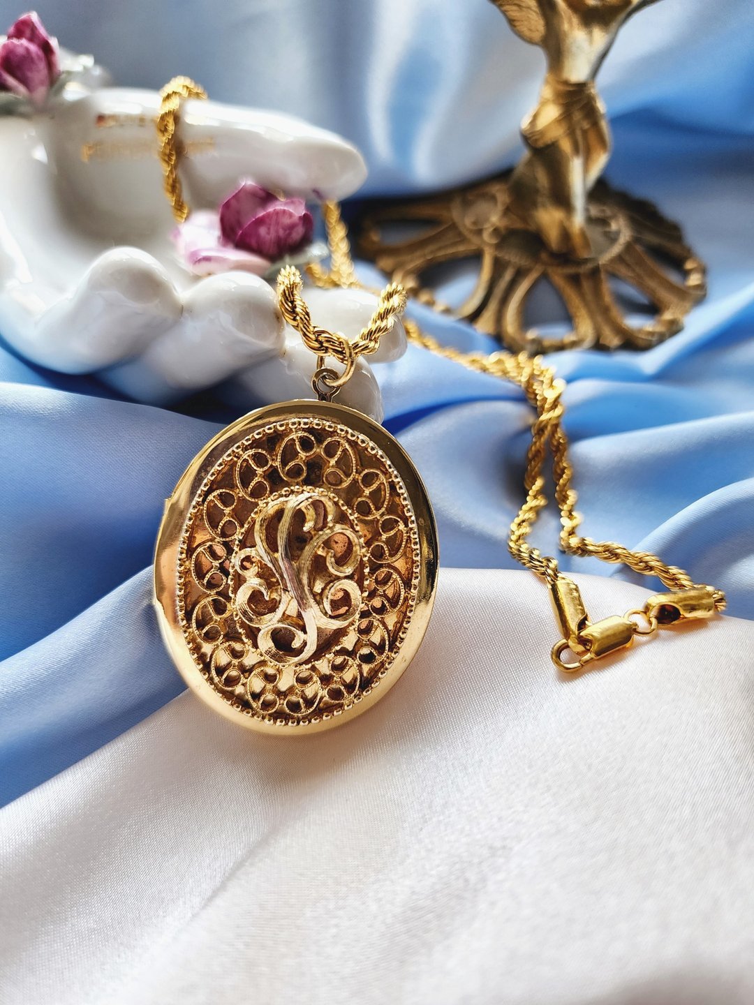 美国西洋古董饰品 /麻花金绳艺术花框藤卷LOCKET项链/长链/复古 - 长链 - 其他金属 
