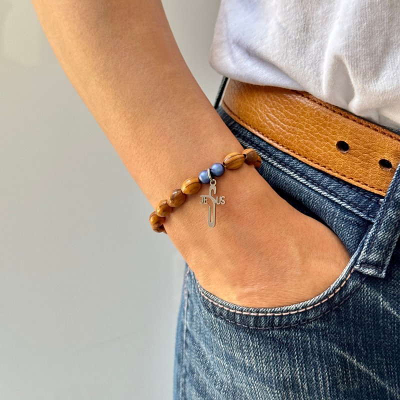 手链9mm椭圆形橄榄木珠施华洛世奇蓝珍珠不锈钢JESUS坠饰 82508a3 - 手链/手环 - 木头 多色