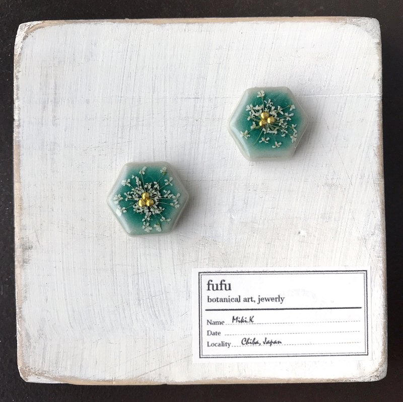 Pressed flower Clip-On with Mino ware tiles and lace flowers - 耳环/耳夹 - 植物．花 绿色