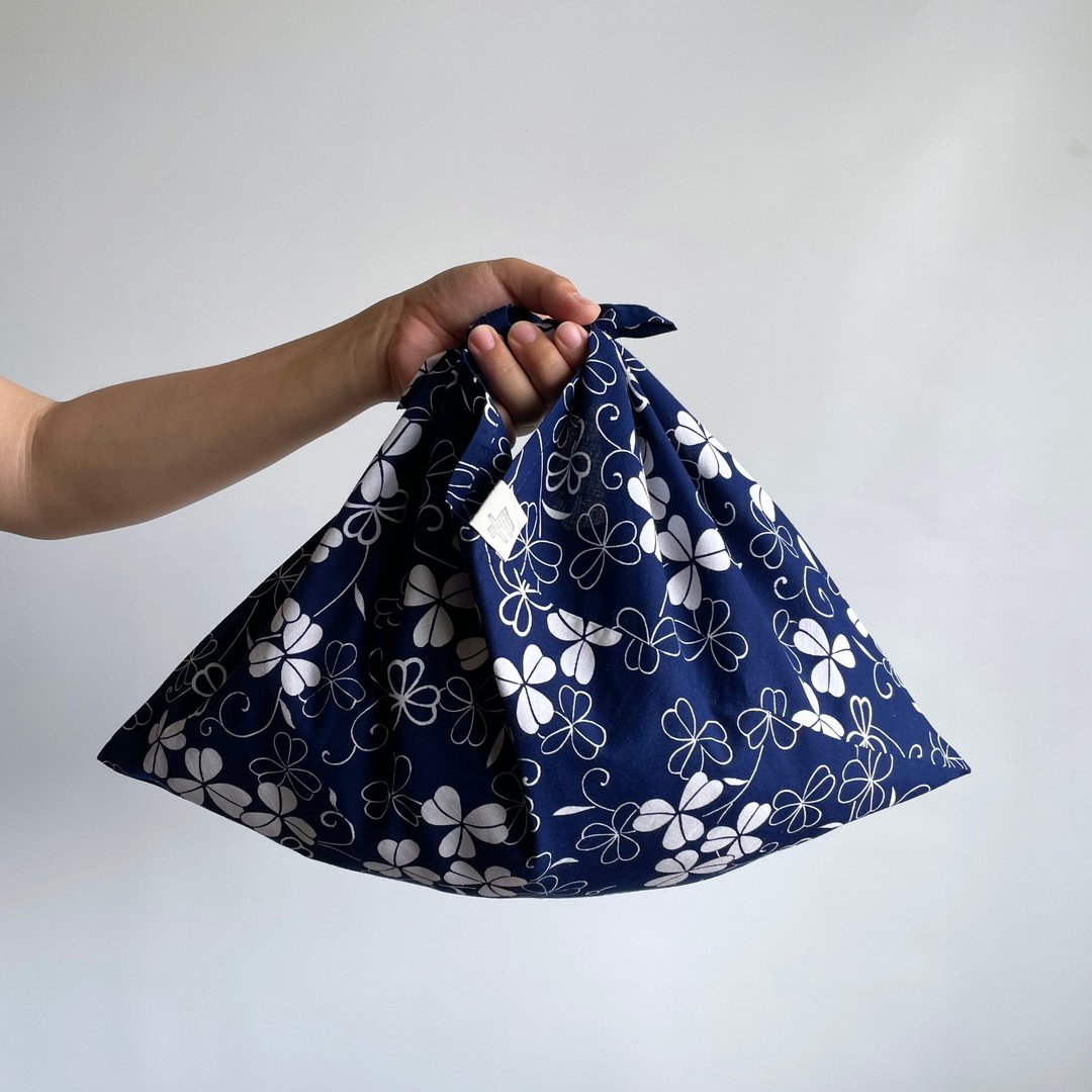 Unique | Single layered AZUMA bag -YUKATA fabric, Clovers on Navy - 手提包/手提袋 - 棉．麻 蓝色