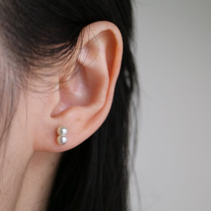 日本直送 天然双子珍珠 葫芦形 Akoya海水珍珠耳环 耳钉 耳针 18k - 耳环/耳夹 - 珍珠 白色