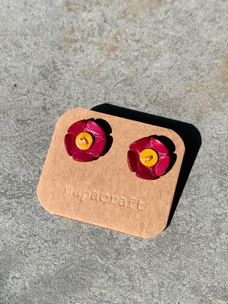 花朵耳环 / 皮革耳环 / 手工 / 轻量 / 防过敏 - 耳环/耳夹 - 真皮 