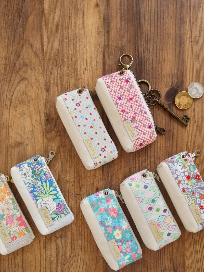 现货!【KTG/三角砖钥匙包(小)】和风乡村 点点小花 日本帆布 - 钥匙链/钥匙包 - 棉．麻 红色