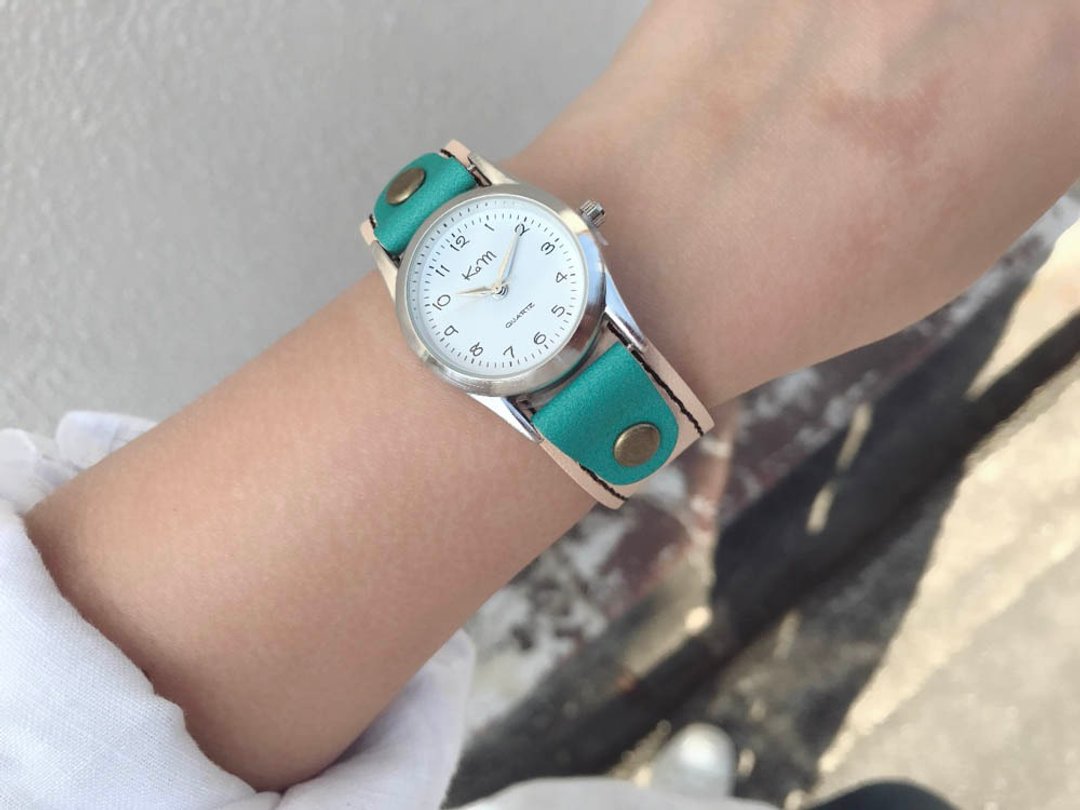 STITCH Summer Nume leather watch that shines on the skin of everlasting summer Stitch run watch Easy-to-read dial SRW-WHT-KA - 女表 - 真皮 卡其色