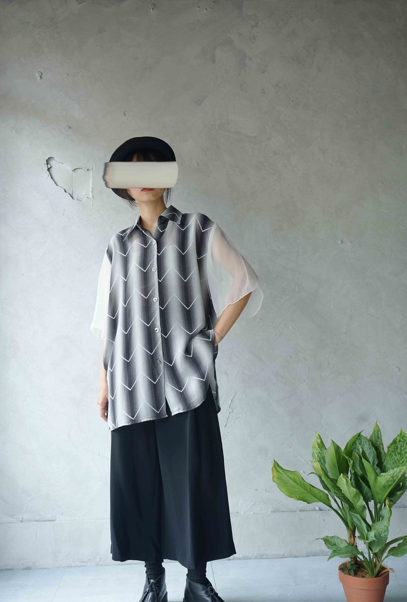 寻宝古着-黑白电子元素几何印花透肤雪纺衬衫 - 女装衬衫 - 聚酯纤维 白色