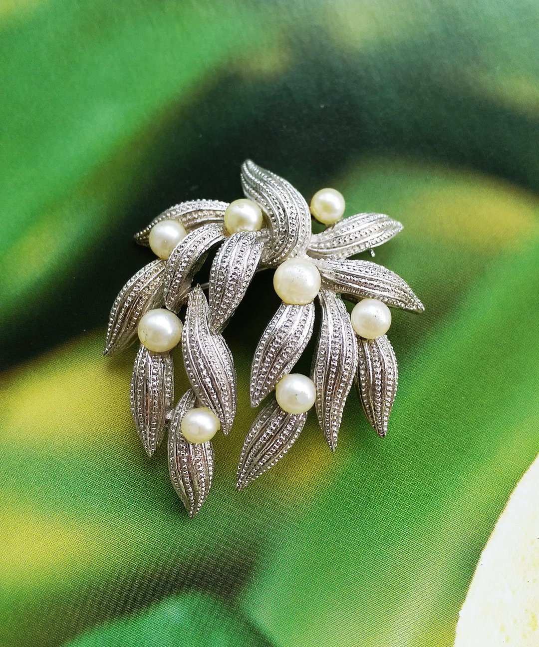 Vintage Jewelry 西洋古董饰品 TRIFARI  优美 珍珠叶子 别针 - 徽章/别针 - 其他金属 银色