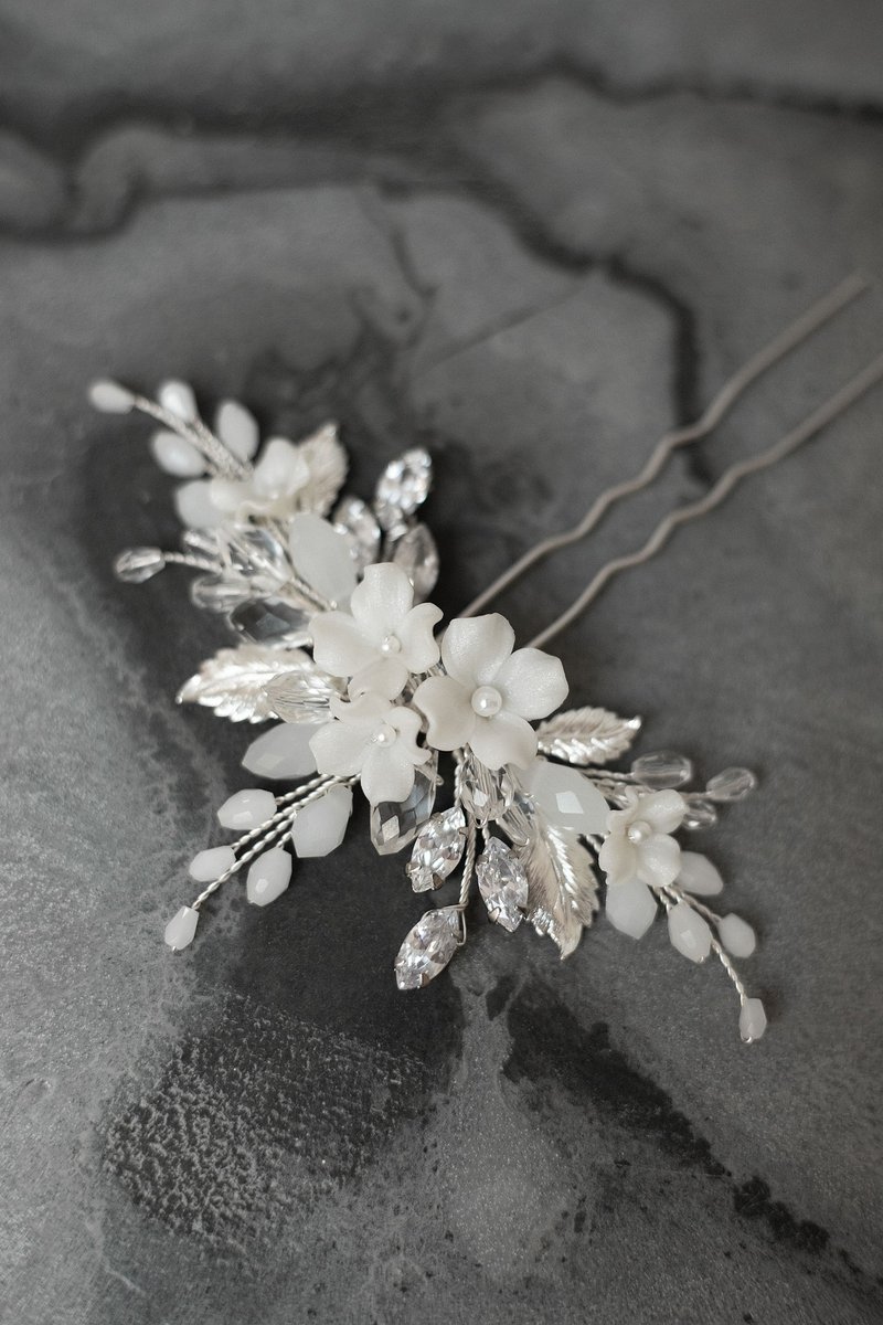 White floral hair pin for bride, Flower bridal hairclip - 发饰 - 粘土 白色