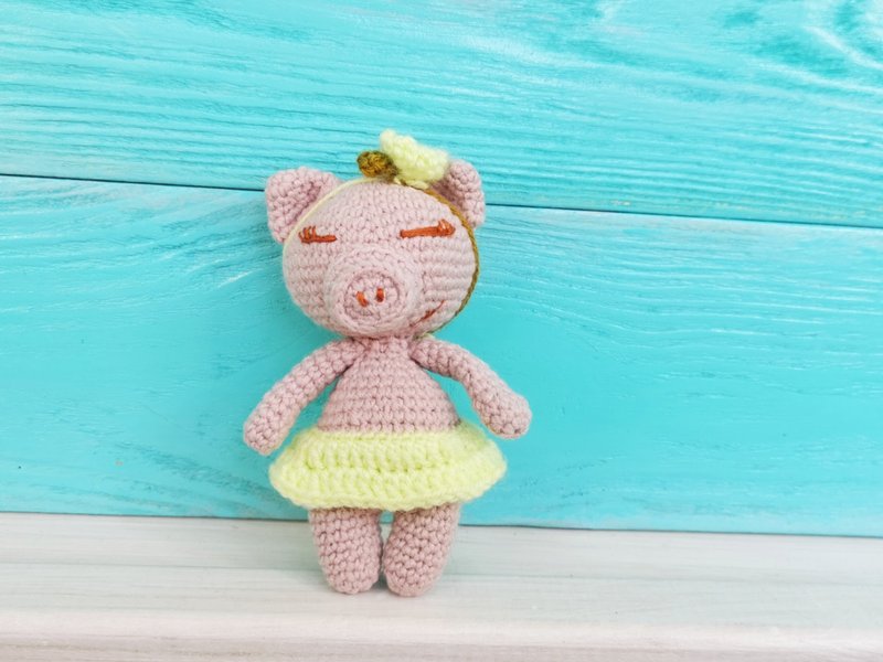 Pig keychain, car accessory, piglet plush, car rear view hanging - 钥匙链/钥匙包 - 其他材质 粉红色