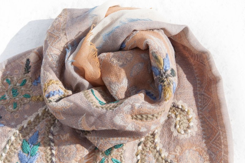 刺绣羊毛披肩/针织围巾/刺绣围巾/羊绒披巾/喀什米尔Cashmere-花 - 围巾/披肩 - 羊毛 多色