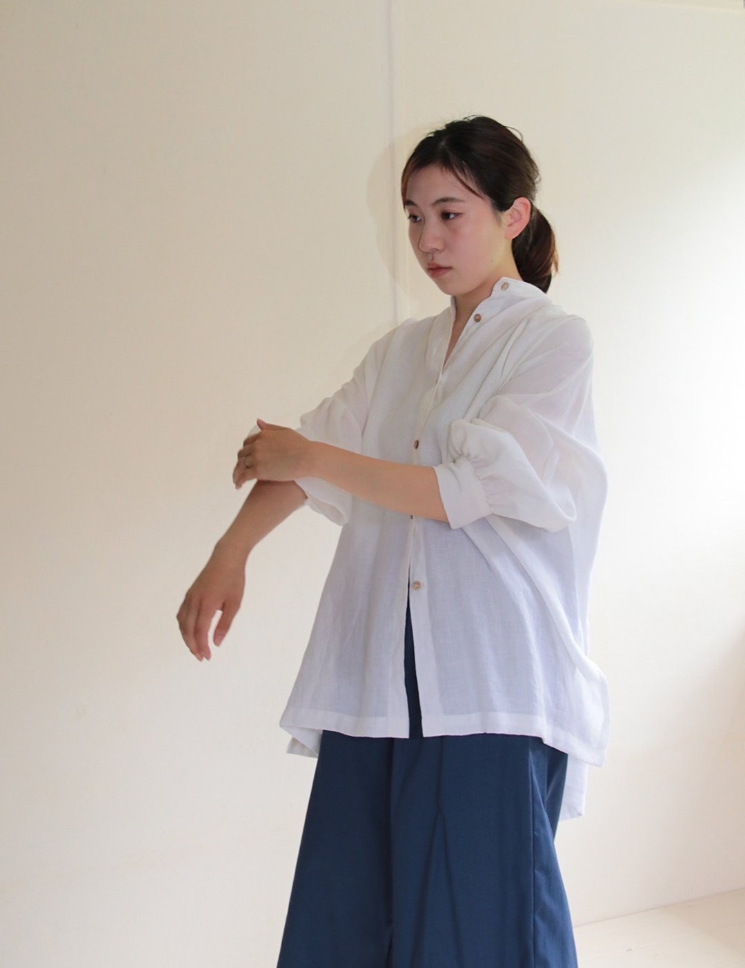 Balloon sleeve linen blouse off white - 女装上衣 - 棉 白色