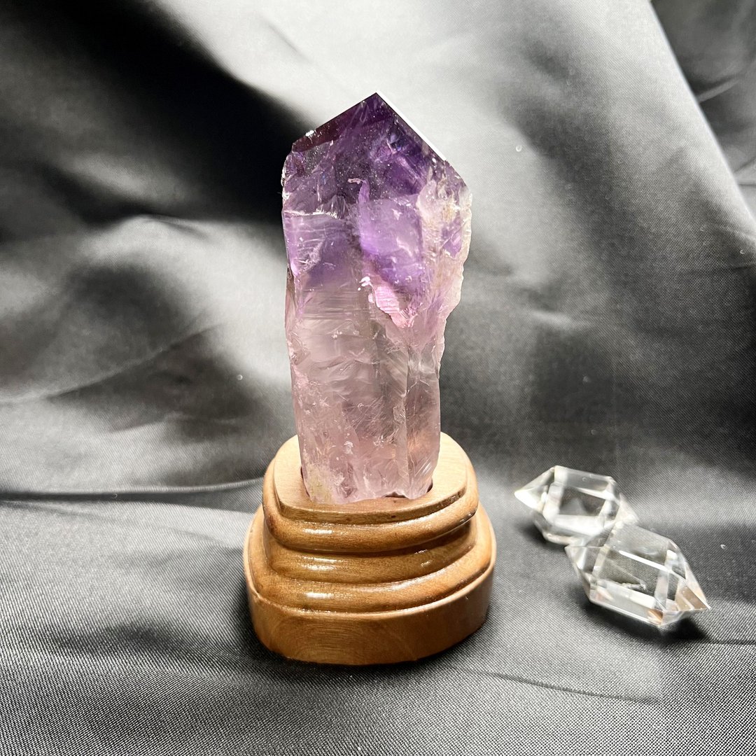 A:Triangle 紫水晶权杖水晶 疗愈 一图一物 办公疗愈  l 紫水晶 l - 摆饰 - 水晶 