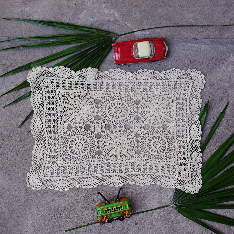 BajuTua/暖暖老东西/骨董 米色雪花手钩蕾丝垫 vintage hand knitted lace tablecloth - 餐垫/桌巾 - 棉．麻 白色