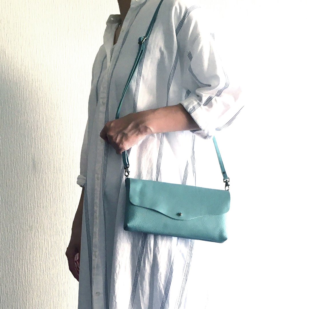Cow shrink leather simple shoulder bag [Sky blue] - 侧背包/斜挎包 - 真皮 蓝色