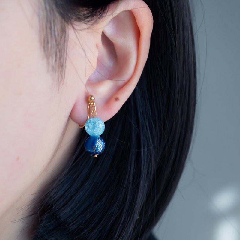 hikari. - 珍珠色调蓝调 木质 x 裂纹水晶 耳针 耳夹 - 耳环/耳夹 - 水晶 蓝色