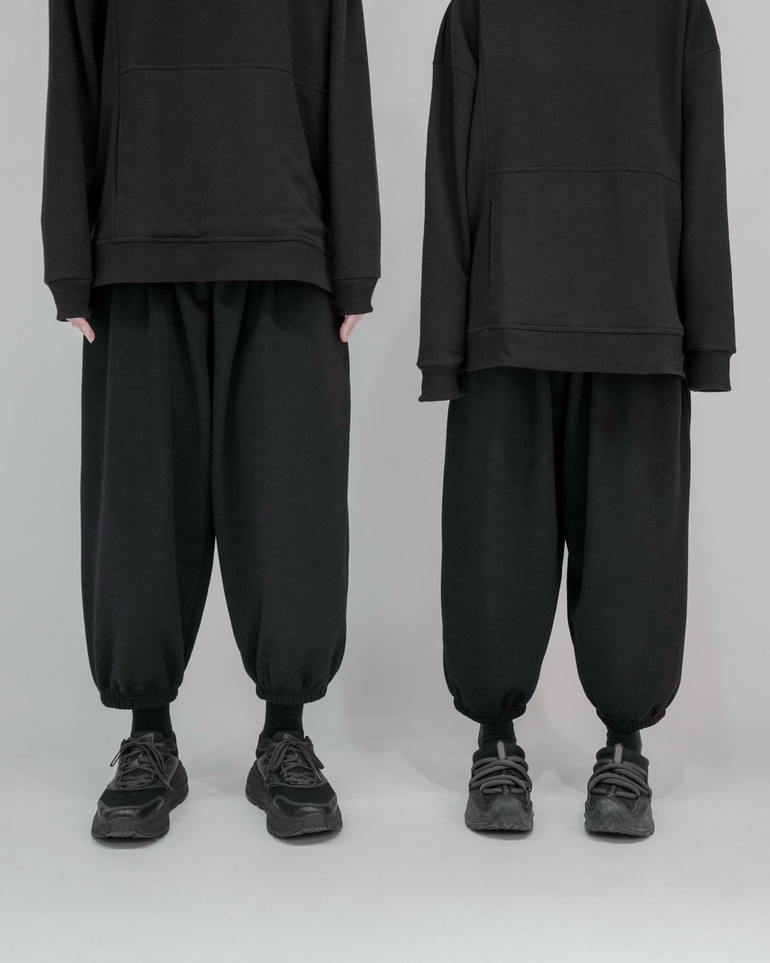 MUKK DESIGN 内刷毛灯笼裤 - 中性裤装 - 棉 黑色