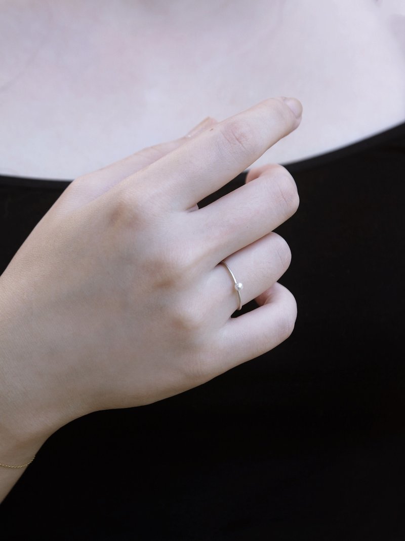 925纯银 世华洛世奇珍珠镶嵌  极简戒指  单一戒围 #12　一枚 - 戒指 - 纯银 银色