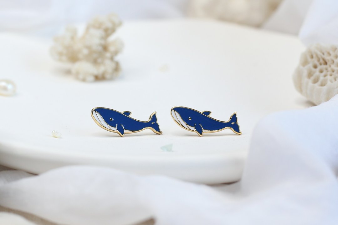蓝鲸 Blue whale 海洋生物 夹式耳环 手工饰品 生日礼物 纸盒包装 - 耳环/耳夹 - 珐琅 蓝色
