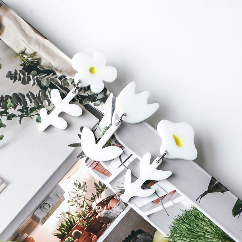 爱丽丝 - 白色版 - 耳环/耳夹 - 压克力 白色