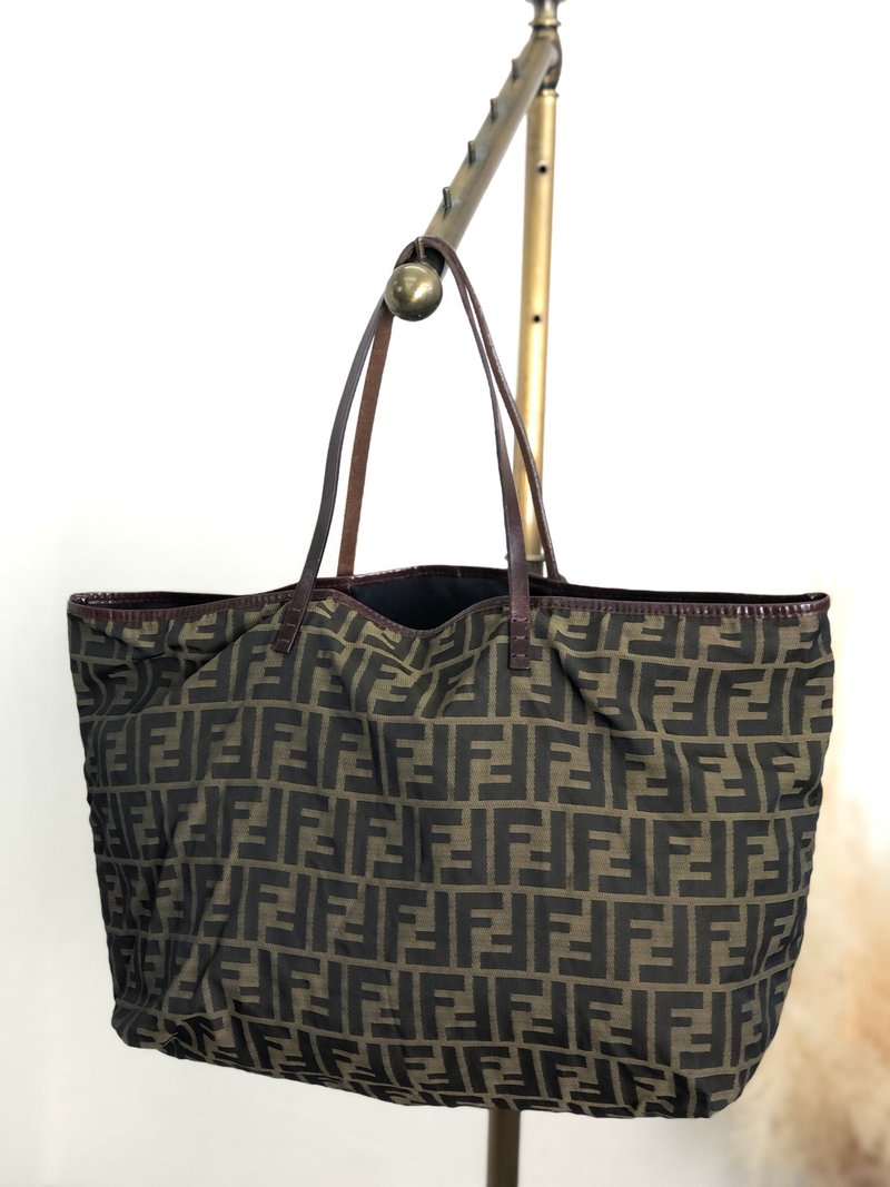 【日本直送，名牌二手包装】FENDI Zucca 手提包棕提花托特包 复古 2cmwmy - 手提包/手提袋 - 棉．麻 咖啡色