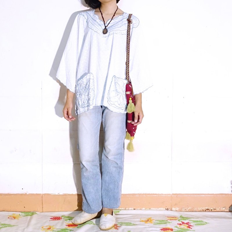 BajuTua/古着/波西米亚风 湖水绿欧洲刺绣宽松上衣 - 女装上衣 - 棉．麻 白色