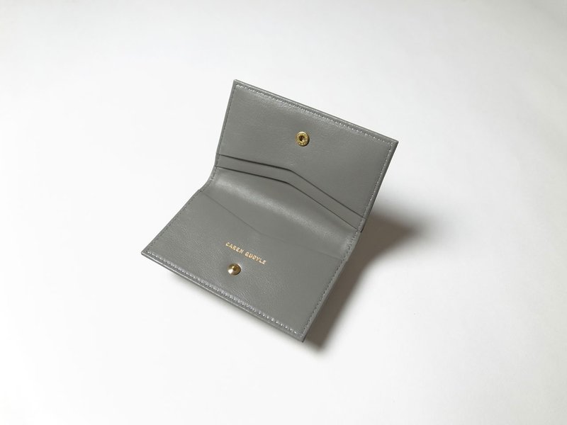 纤薄优雅的名片夹　采用优质意大利皮革制成　烟灰色 - 皮夹/钱包 - 真皮 灰色